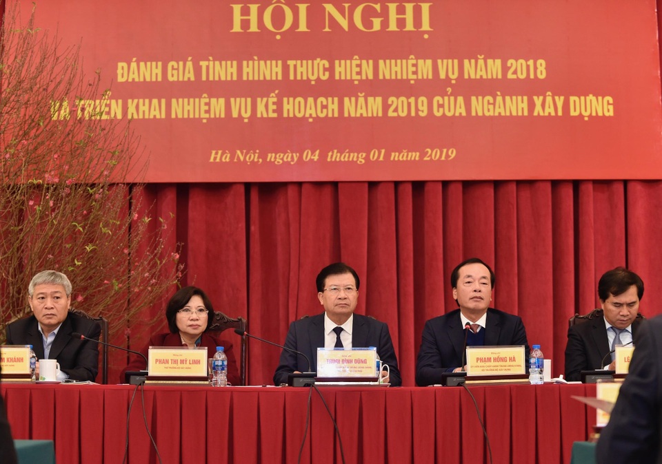 2019, phát triển mạnh khu bắc Sông Hồng để giãn dân nội đô Hà Nội - 1 Phó Thủ tướng Trịnh Đình Dũng dự, chỉ đạo hội nghị tổng kết năm 2018, triển khai kế hoạch năm 2019 tại Bộ Xây dựng