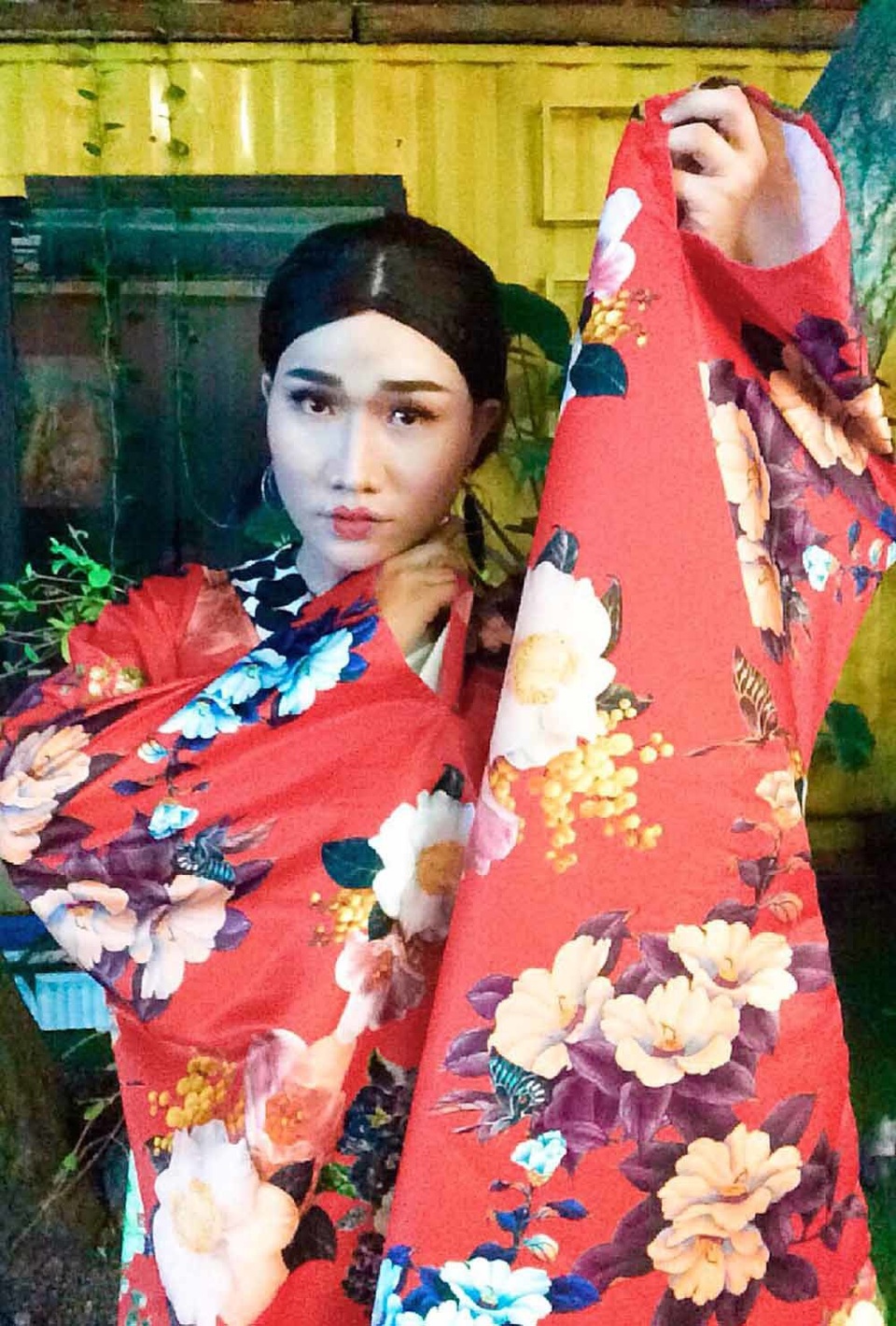 Bí mật quá khứ của cô đào chuyển giới Sài Gòn - Ảnh 1. Bí mật quá khứ của cô đào chuyển giới Sài Gòn - Ảnh 1.