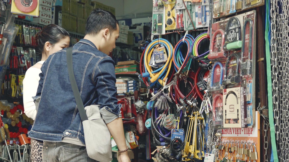 Người tiêu dùng cần nâng cao nhận thức khi chọn mua sản phẩm khóa.