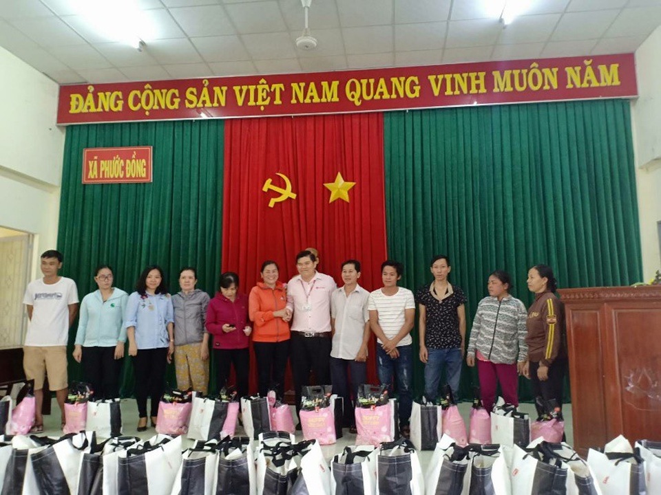 Chương trình từ thiện “10 năm gắn kết triệu trái tim” - Ảnh 1. Chương trình từ thiện “10 năm gắn kết triệu trái tim” - Ảnh 1.