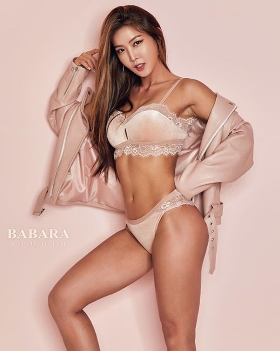 3 người đẹp Hàn Quốc sở hữu cơ bắp cuồn cuộn đàn ông cũng phải e dè - 4
Người đẹp có được body múi nào ra múi nấy là nhờ quá trình miệt mài nâng tạ, bơi lội, chạy bộ…