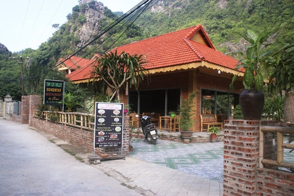 Du khách không nên ở homestay trái phép trong di sản Tràng An - 1 Hàng loạt homestay không phép mọc lên như nấm sau mưa trong vùng lõi di sản Tràng An - Ninh Bình.