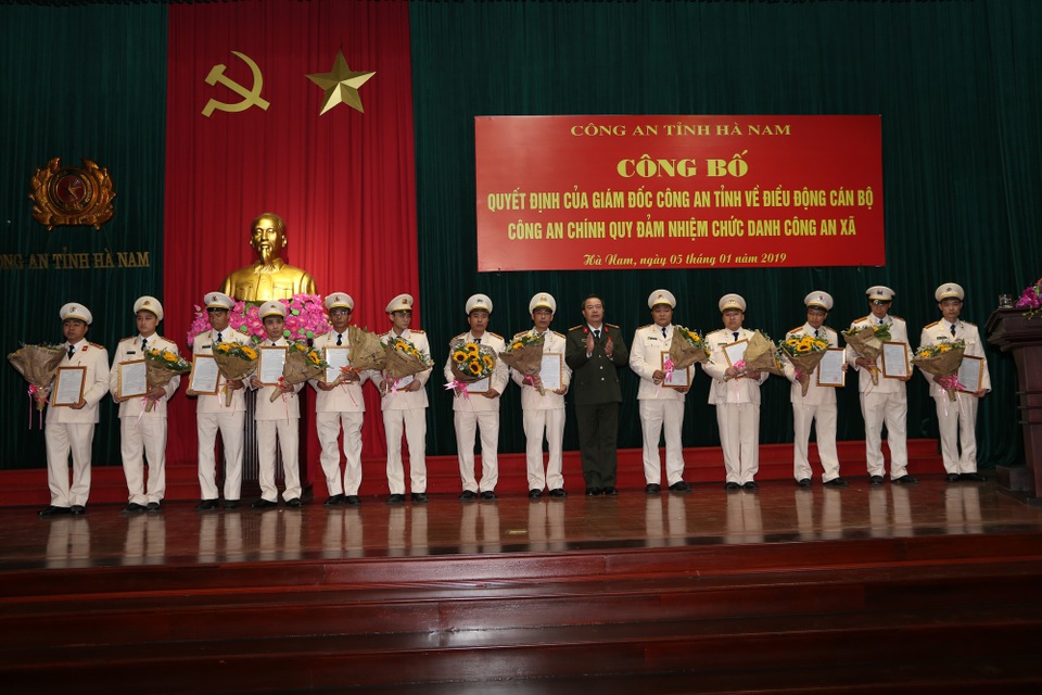 Trong 38 cán bộ chiến sĩ điều động lần này có 13 chiến sĩ đảm nhận vị trí Trưởng Công an xã. (Ảnh: Công an Hà Nam)