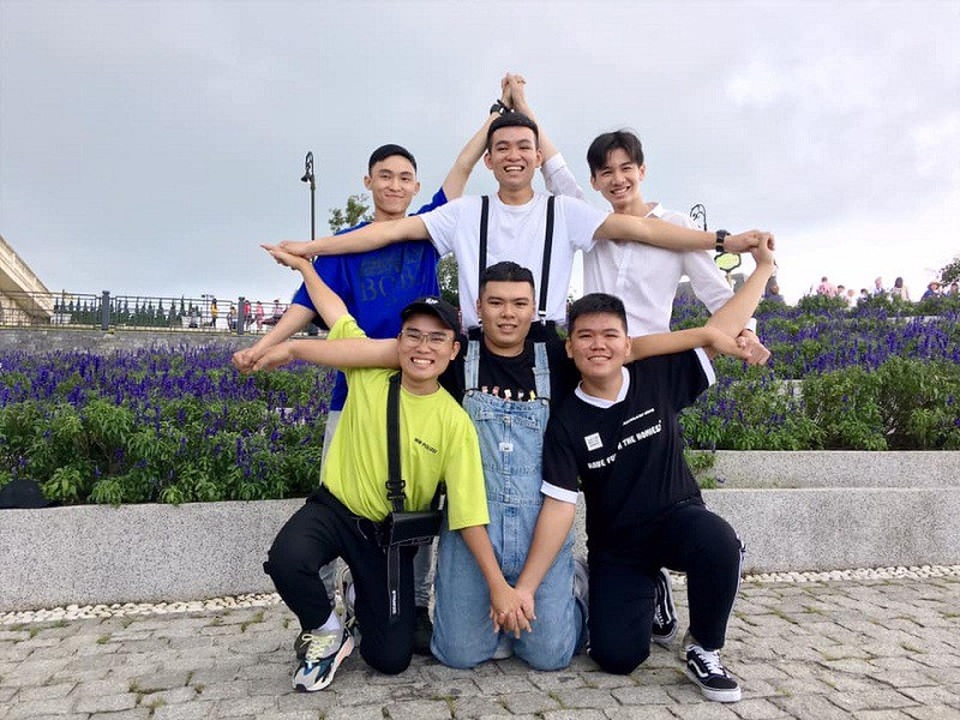 Trào lưu chụp ảnh hình ngôi sao được giới trẻ hưởng ứng dịp đầu năm - 9 Thanh Hải