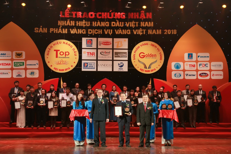 Văn Phú – Invest được vinh danh tại Top 50 “Nhãn hiệu hàng đầu Việt Nam” - Ảnh 1. Văn Phú – Invest được vinh danh tại Top 50 “Nhãn hiệu hàng đầu Việt Nam” - Ảnh 1.