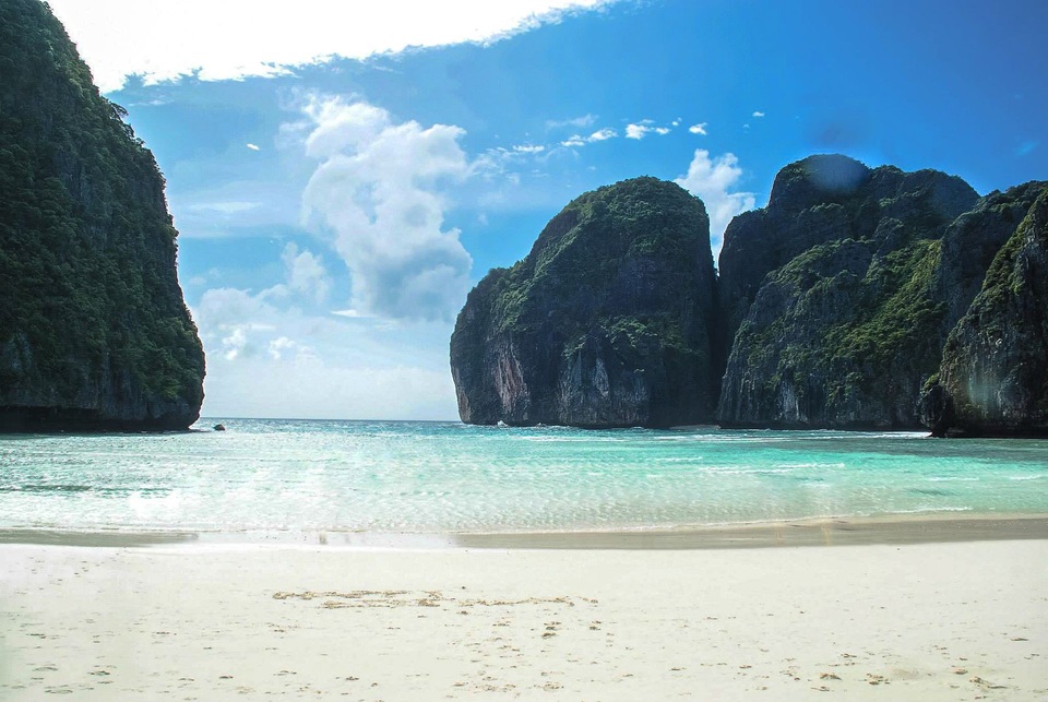 Bãi biển tình tứ của “Hậu duệ mặt trời” đẹp nhất thế giới - 9 9. Vịnh Maya, Thái Lan