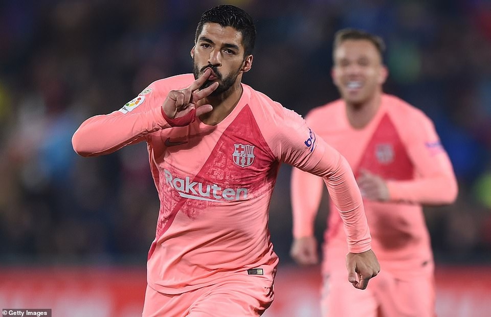Messi và Suarez rực sáng, Barcelona vững ngôi đầu bảng La Liga - 5
Luis Suarez nhân đôi cách biệt lên 2-0 cho Barcelona ở phút 39