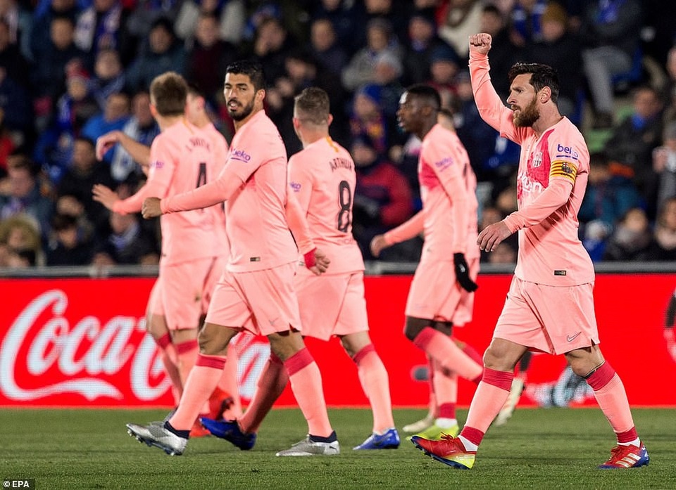 Messi và Suarez rực sáng, Barcelona vững ngôi đầu bảng La Liga - 3
Messi ăn mừng bàn thắng mở tỷ số vào lưới Getafe