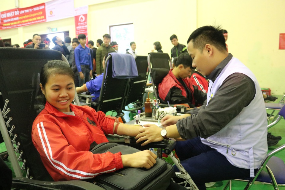Hàng nghìn đoàn viên, thanh niên tham gia hiến máu tình nguyện tại Bắc Ninh - 1 Tuổi trẻ tỉnh Bắc Ninh hăng hái tham gia hiến máu