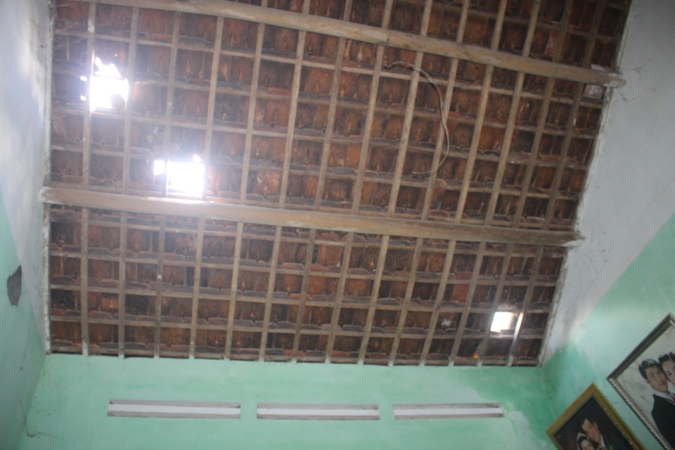 Đào trúng bom lúc làm đường gây nổ kinh hoàng - 4