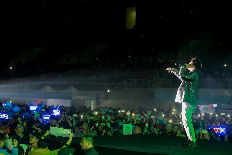 BridgeFest 2019 trở lại lần thứ tư đầy ấn tượng và cảm hứng - 1 BridgeFest là nơi các bạn trẻ không chỉ tận hưởng âm nhạc mà còn có cơ hội tìm hiểu nhiều hơn về các vấn đề xã hội. Ảnh: BridgeFest 2018