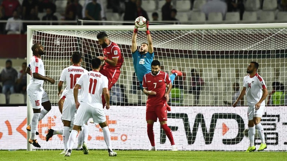 Chơi hơn người, Syria vẫn bị Palestine cầm hoà - 2 Những pha dội bóng bổng của Syria không mang lại hiệu quả