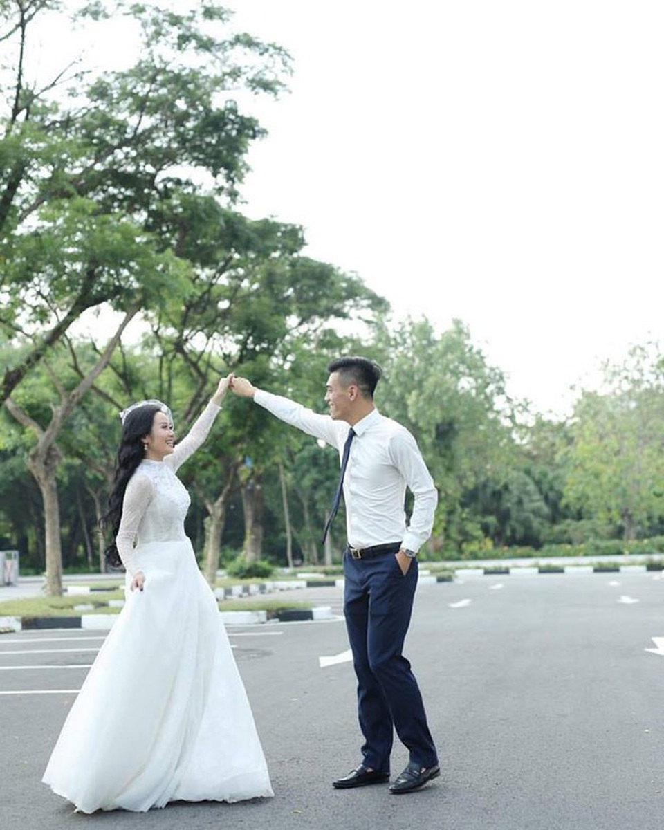 Khoảnh khắc "ngọt như đường" của cầu thủ Tiến Linh và bạn gái giáo viên - 12
Fan mong một đám cưới đẹp như cổ tích của cặp đôi