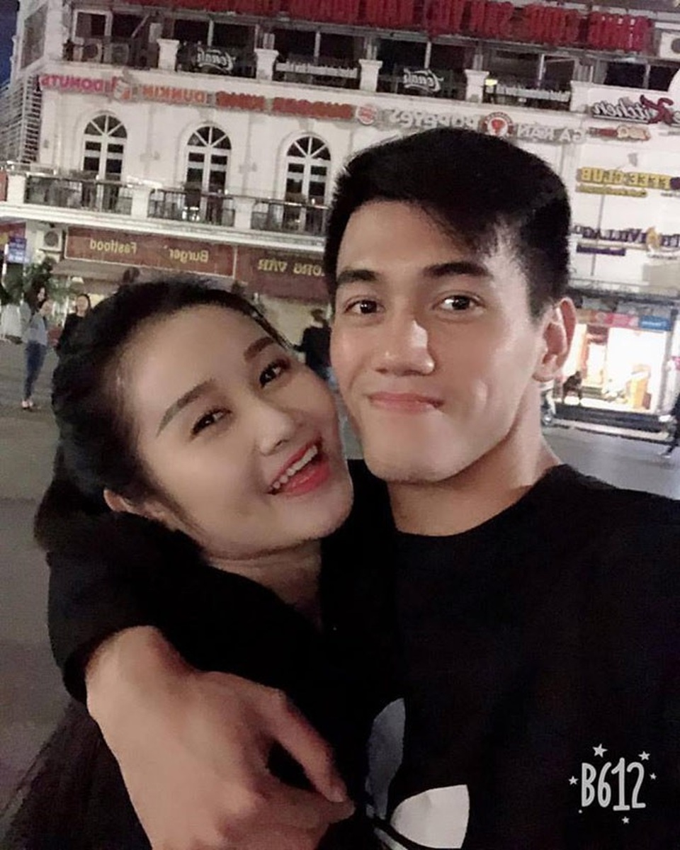 Khoảnh khắc "ngọt như đường" của cầu thủ Tiến Linh và bạn gái giáo viên - 13
Xứng đôi vừa lứa cả về sự nghiệp lẫn nhan sắc