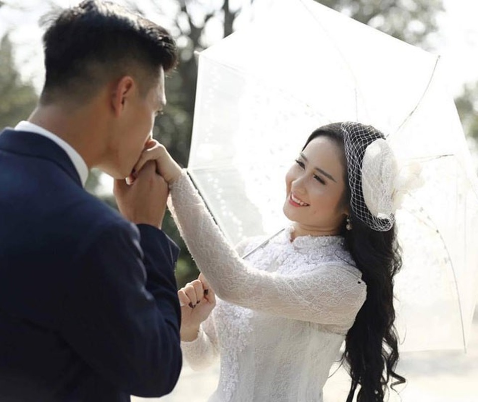 Khoảnh khắc "ngọt như đường" của cầu thủ Tiến Linh và bạn gái giáo viên - 6
Cặp đôi thoải mái công khai tình cảm trên mạng xã hội