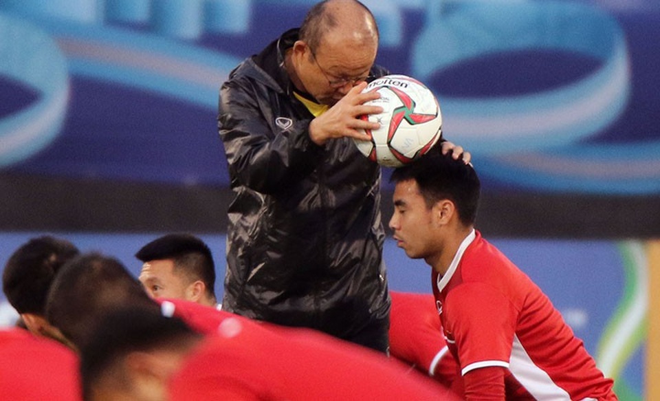 HLV Park Hang Seo cho các cầu thủ tập “bài lạ” chờ đấu Iraq - Ảnh 3.