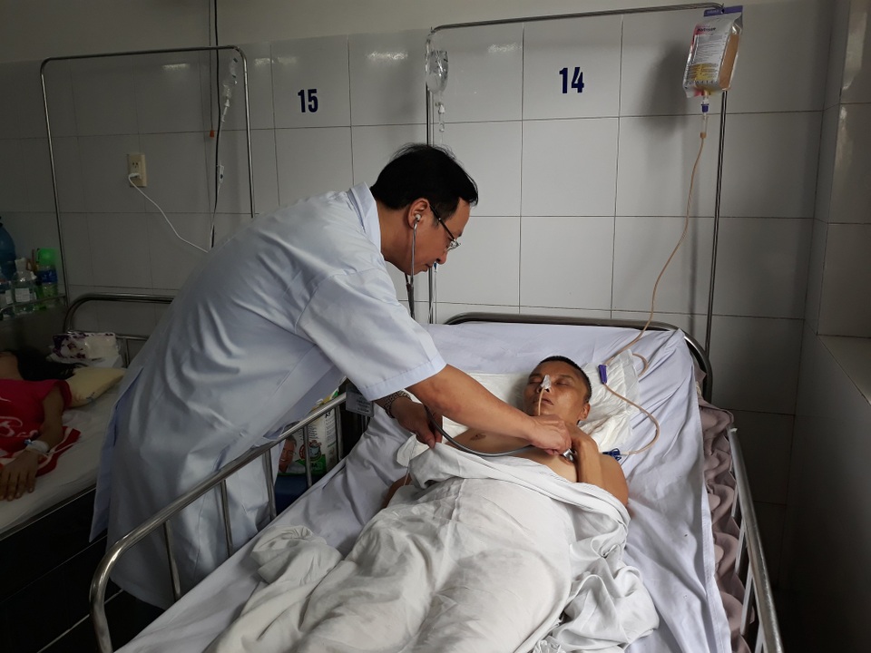 Bố mất, mẹ bị xuất huyết não, bé lớp 7 mờ mịt tương lai - 3 Bệnh của chị Miên còn phải điều trị lâu dài và tương lai của đứa con gái chị đang học lớp 7 cũng trở nên mờ mịt