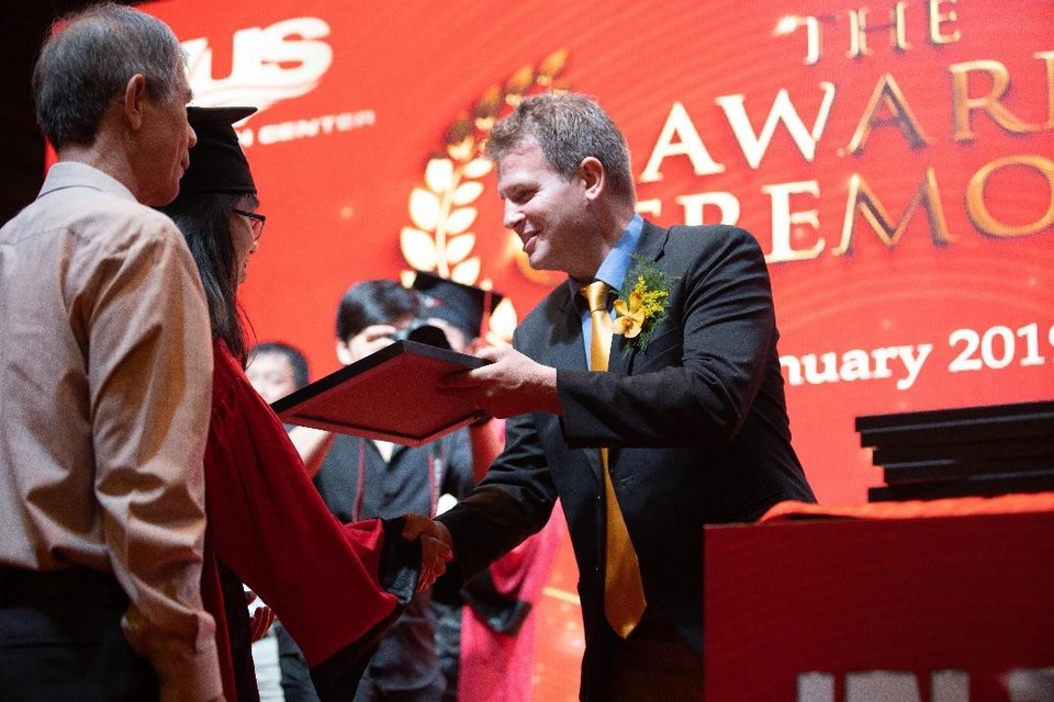 IELTS BOUNTY HUNTERS: Thành quả cao của con là món quà lớn nhất dành cho cha mẹ! - Ảnh 4. IELTS BOUNTY HUNTERS: Thành quả cao của con là món quà lớn nhất dành cho cha mẹ! - Ảnh 4.