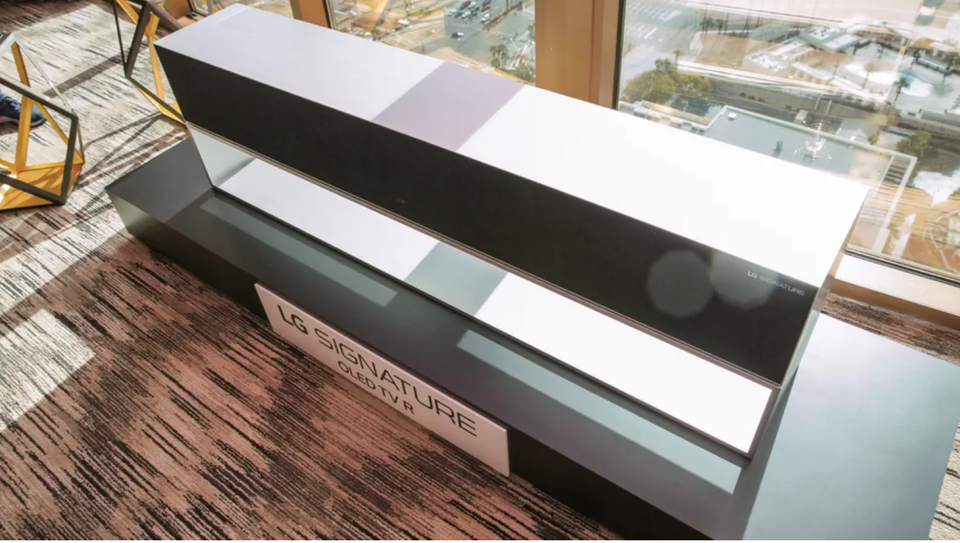 LG trình diễn TV màn hình cuộn đầu tiên trên thế giới - Ảnh 5. LG trình diễn TV màn hình cuộn đầu tiên trên thế giới - Ảnh 5.