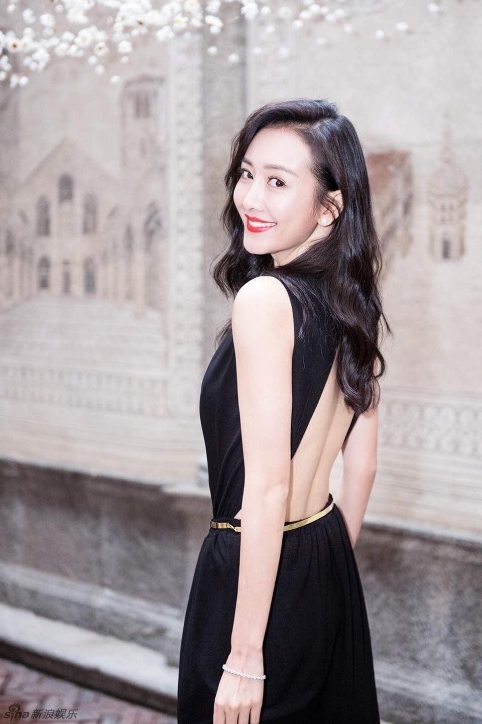 Vương Âu bị cư dân mạng gọi là hồ ly tinh khiến Dương Mịch và Lưu Khải Uy ly hôn - Ảnh 14. Vương Âu bị cư dân mạng gọi là hồ ly tinh khiến Dương Mịch và Lưu Khải Uy ly hôn - Ảnh 14.