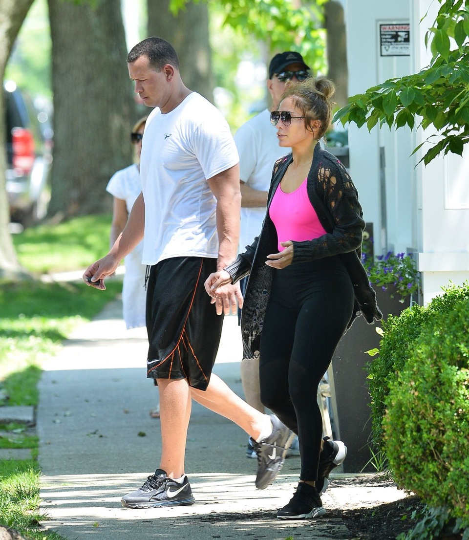 Jennifer Lopez khỏe khoắn đi tập gym cùng bạn trai - Ảnh 5. Jennifer Lopez khỏe khoắn đi tập gym cùng bạn trai - Ảnh 5.