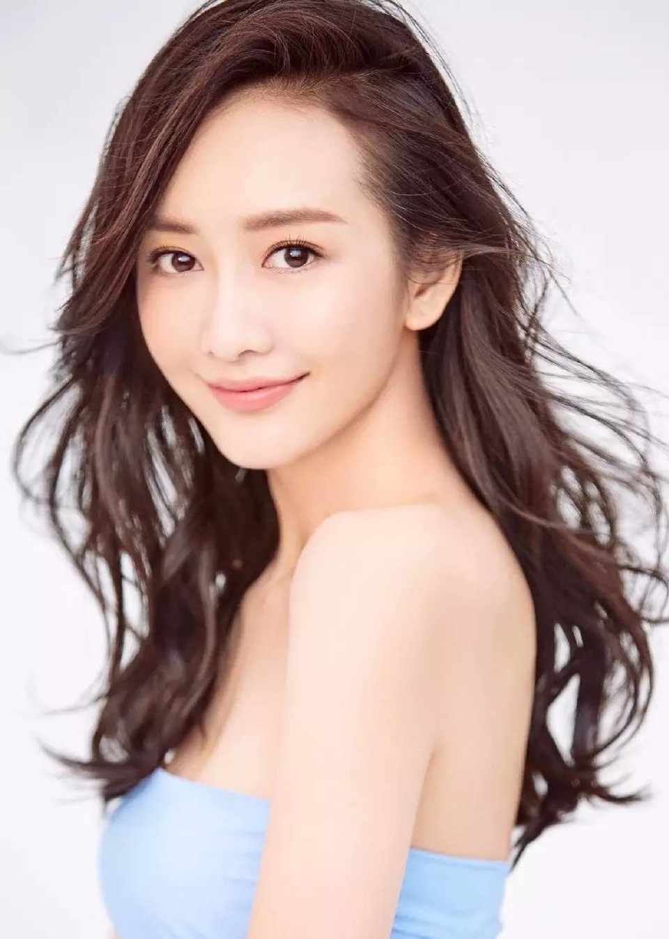 Vương Âu bị cư dân mạng gọi là hồ ly tinh khiến Dương Mịch và Lưu Khải Uy ly hôn - Ảnh 9. Vương Âu bị cư dân mạng gọi là hồ ly tinh khiến Dương Mịch và Lưu Khải Uy ly hôn - Ảnh 9.
