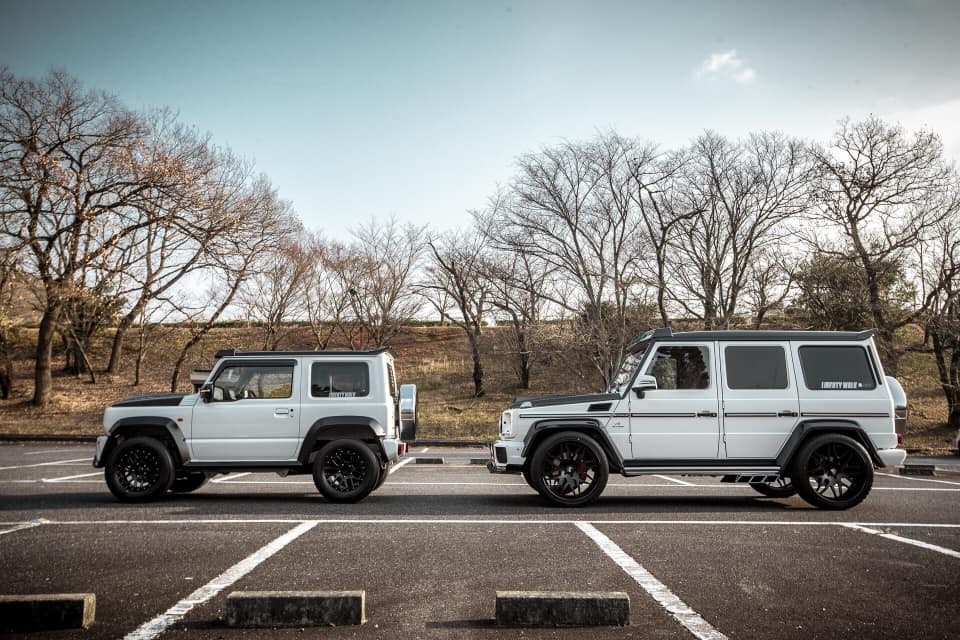 Suzuki Jimny trở thành phiên bản thu nhỏ của Mercedes-Benz G-Class - Ảnh 2. Suzuki Jimny trở thành phiên bản thu nhỏ của Mercedes-Benz G-Class - Ảnh 2.