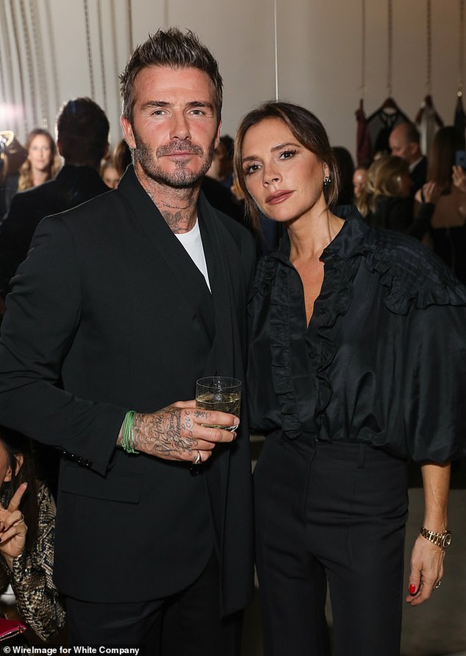 Victoria Beckham thanh lịch bên chồng điển trai - 1 Victoria Beckham thanh lịch bên chồng điển trai - 1