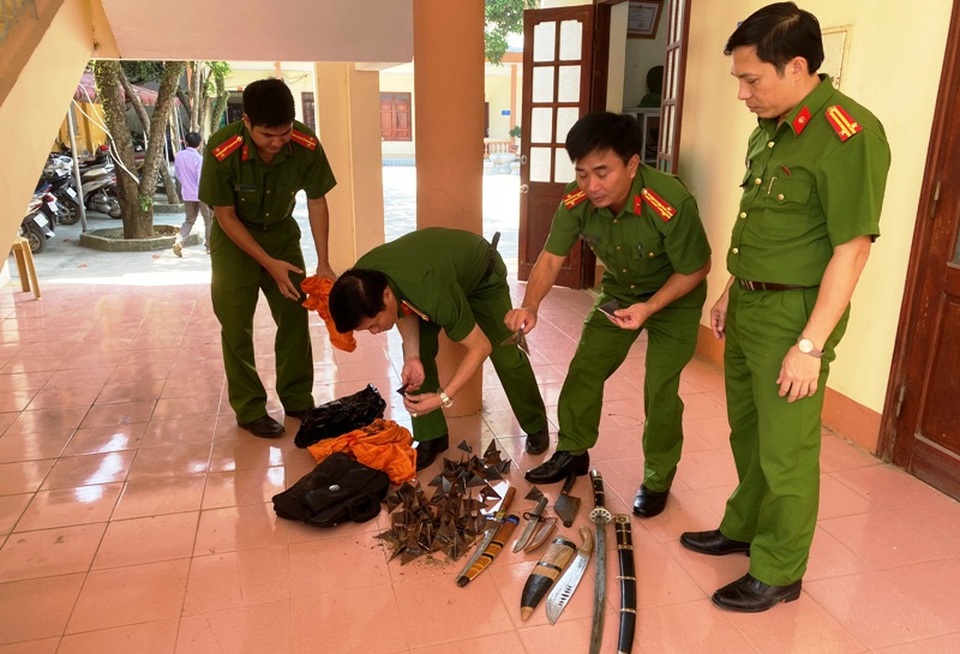 Đôi vợ chồng cầm đầu ổ nhóm tín dụng đen, tàng trữ hơn 50 viên đạn - 2 Đôi vợ chồng cầm đầu ổ nhóm tín dụng đen, tàng trữ hơn 50 viên đạn - 2