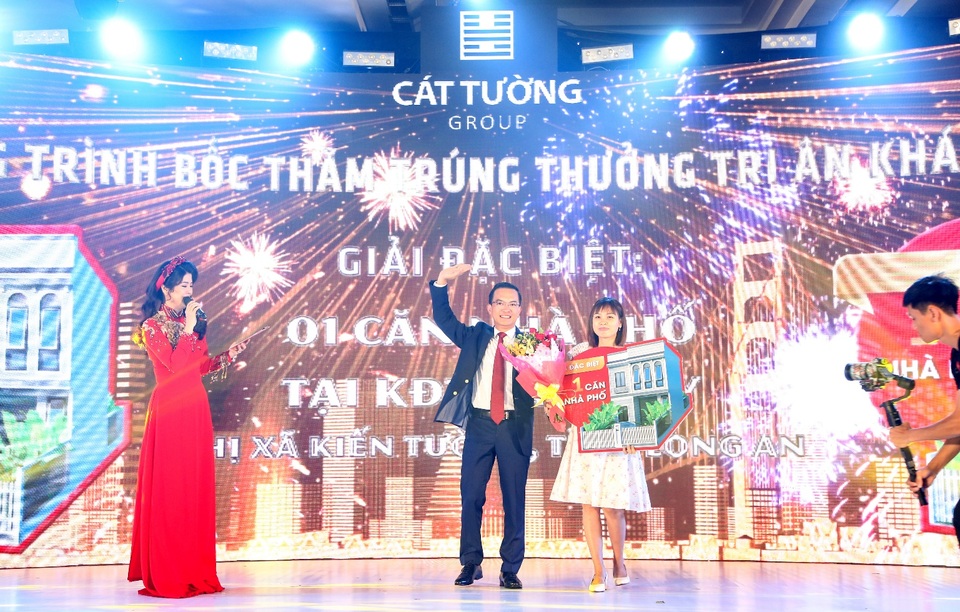 5.000 khách hàng dự lễ tri ân và công bố dự án mới của Cát Tường Group - 2 5.000 khách hàng dự lễ tri ân và công bố dự án mới của Cát Tường Group - 2