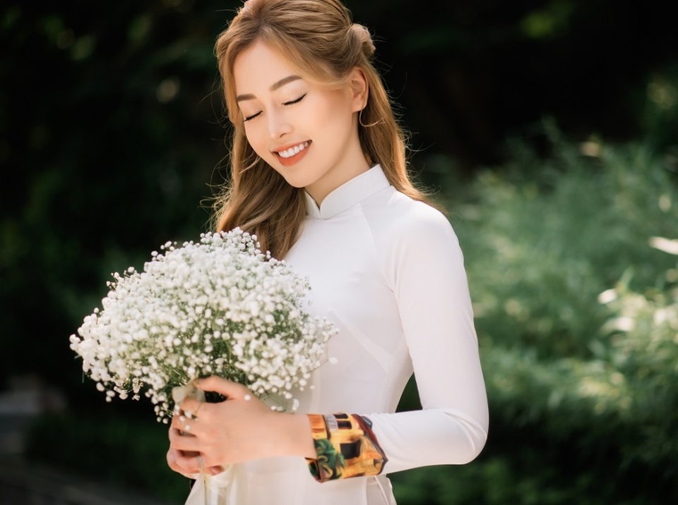 Á hậu Bùi Phương Nga đẹp dịu dàng trong bộ ảnh chia tay thời sinh viên - 5 Á hậu Bùi Phương Nga đẹp dịu dàng trong bộ ảnh chia tay thời sinh viên - 5