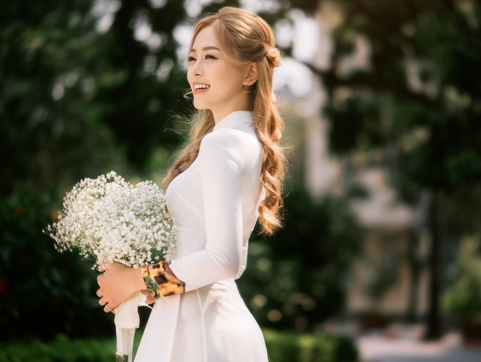 Á hậu Bùi Phương Nga đẹp dịu dàng trong bộ ảnh chia tay thời sinh viên - 7 Á hậu Bùi Phương Nga đẹp dịu dàng trong bộ ảnh chia tay thời sinh viên - 7