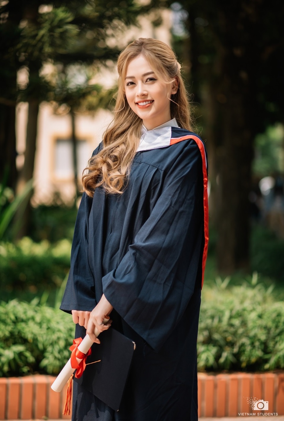 Á hậu Bùi Phương Nga đẹp dịu dàng trong bộ ảnh chia tay thời sinh viên - 10 Á hậu Bùi Phương Nga đẹp dịu dàng trong bộ ảnh chia tay thời sinh viên - 10