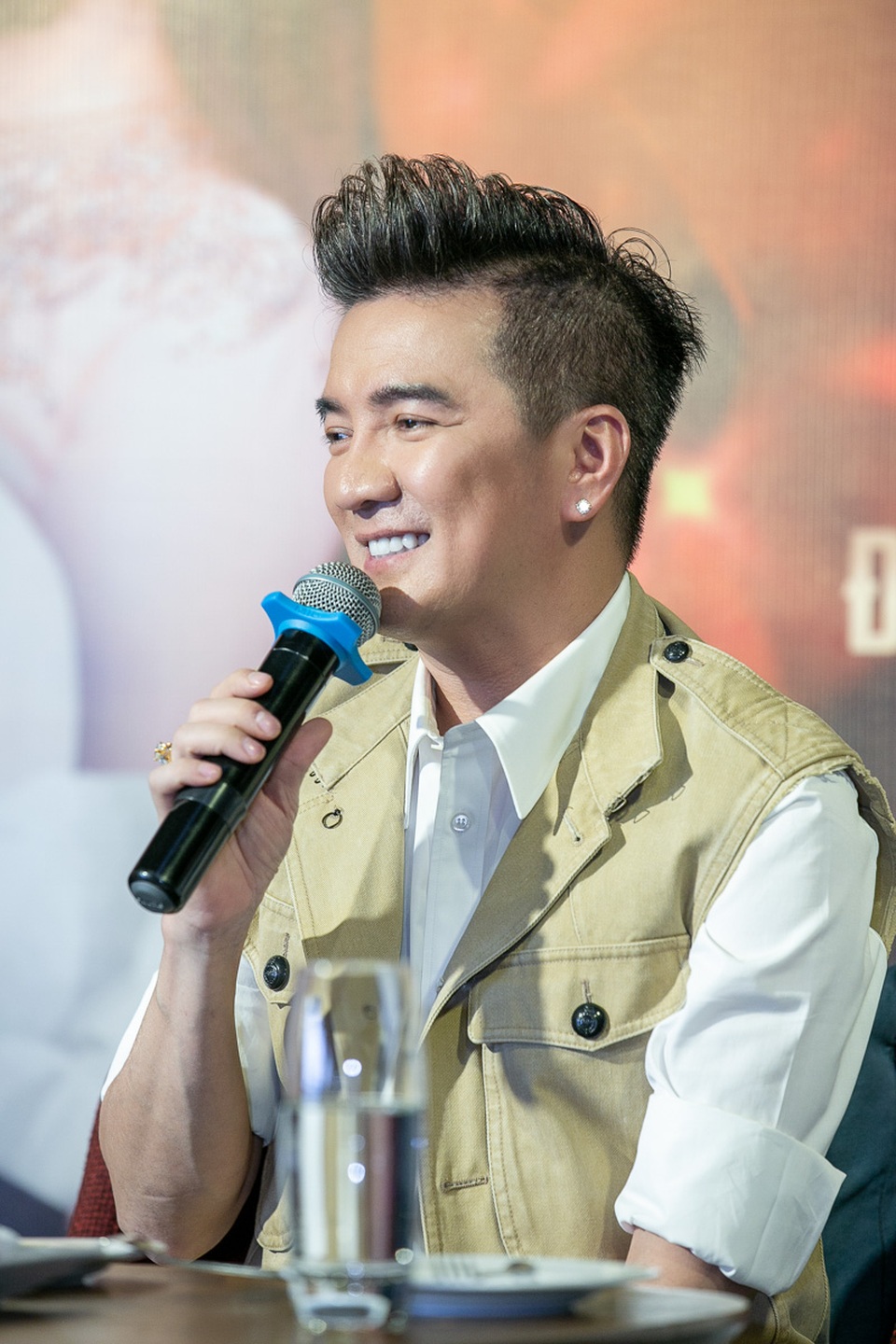 Đàm Vĩnh Hưng: “Hoài Lâm là người rất dại, không chiêu trò được” - 2 Đàm Vĩnh Hưng: “Hoài Lâm là người rất dại, không chiêu trò được” - 2
