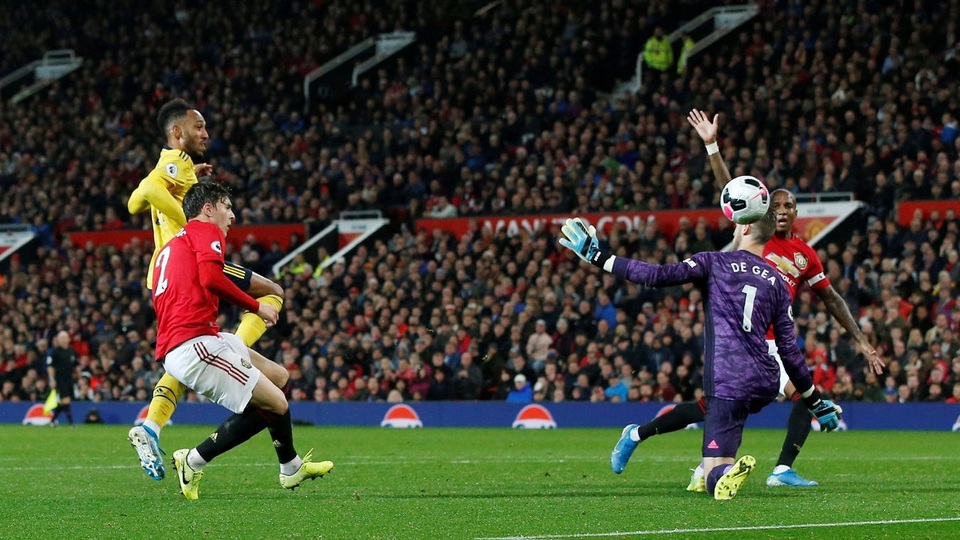 Sai lầm ngớ ngẩn của trọng tài ở trận Man Utd hòa Arsenal - 2 Sai lầm ngớ ngẩn của trọng tài ở trận Man Utd hòa Arsenal - 2