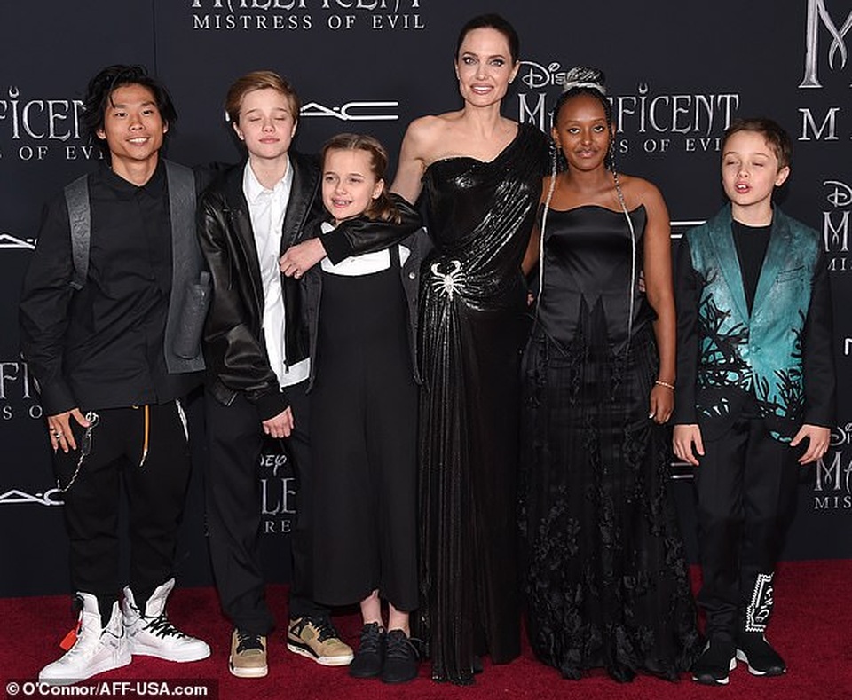 Angelina Jolie hạnh phúc đưa các con dự công chiếu phim mới - 1 Angelina Jolie hạnh phúc đưa các con dự công chiếu phim mới - 1