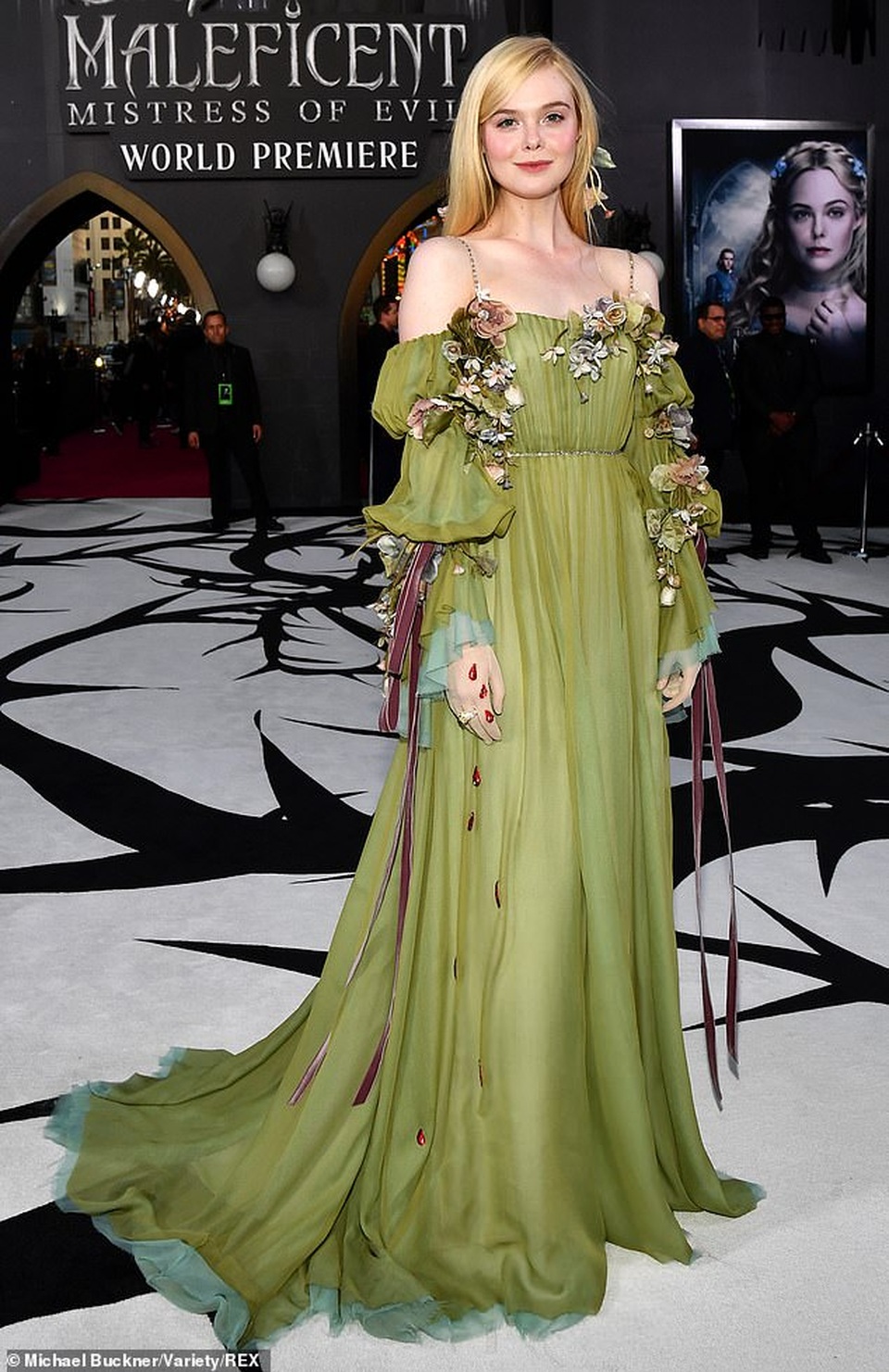 Angelina Jolie hạnh phúc đưa các con dự công chiếu phim mới - 6 Angelina Jolie hạnh phúc đưa các con dự công chiếu phim mới - 6