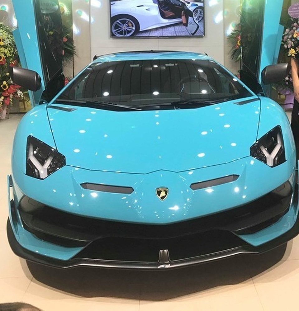 Loạt siêu xe về Việt Nam giá hàng chục tỷ gây sốt tháng 9 - 1 Loạt siêu xe về Việt Nam giá hàng chục tỷ gây sốt tháng 9 - 1