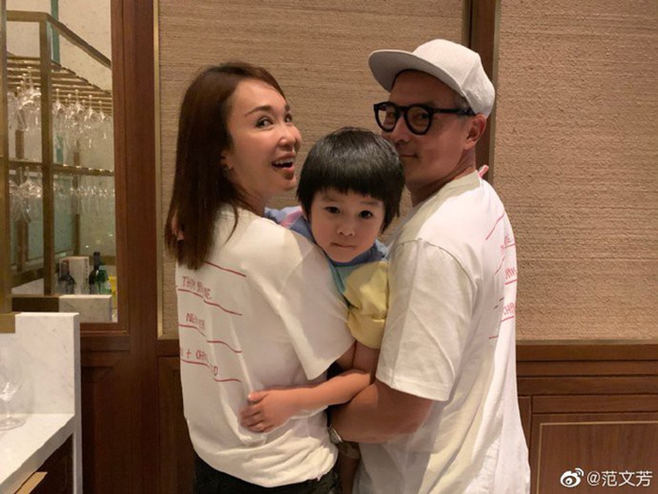 Phạm Văn Phương - Lý Minh Thuận lãng mạn kỷ niệm 10 năm ngày cưới - 3 Phạm Văn Phương - Lý Minh Thuận lãng mạn kỷ niệm 10 năm ngày cưới - 3