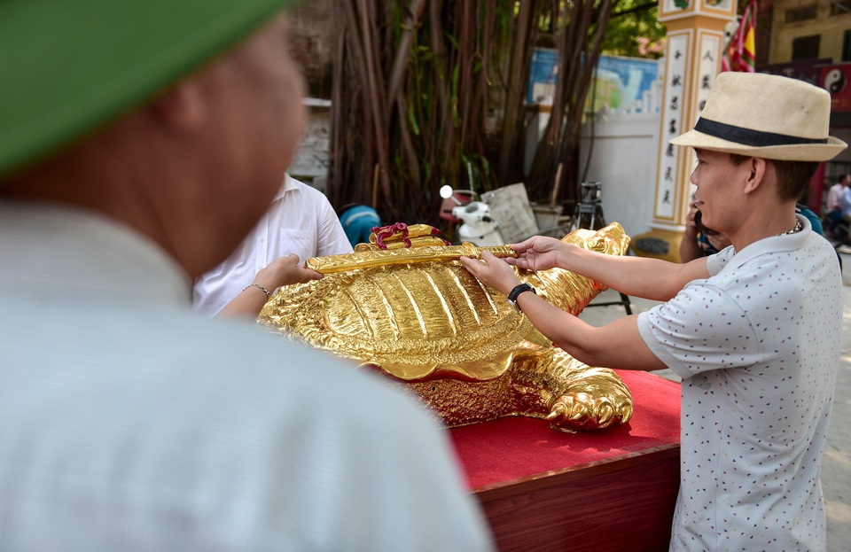 Mục sở thị cụ rùa mạ vàng 9999, giá trăm triệu đồng không bán - 9 Mục sở thị cụ rùa mạ vàng 9999, giá trăm triệu đồng không bán - 9