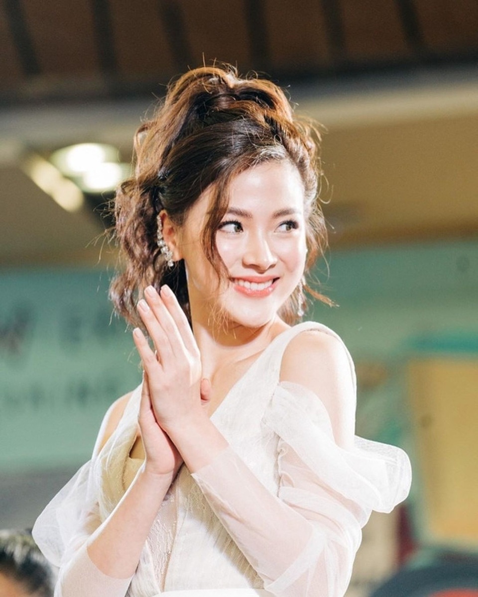 Hậu sinh nhật Baifern, “Chiếc lá cuốn bay” chính thức lên sóng màn ảnh Việt - 2 Hậu sinh nhật Baifern, “Chiếc lá cuốn bay” chính thức lên sóng màn ảnh Việt - 2