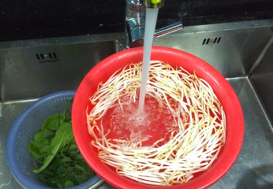 TPHCM sắp tăng giá nước sạch vì giá cũ đã lạc hậu - 1 TPHCM sắp tăng giá nước sạch vì giá cũ đã lạc hậu - 1