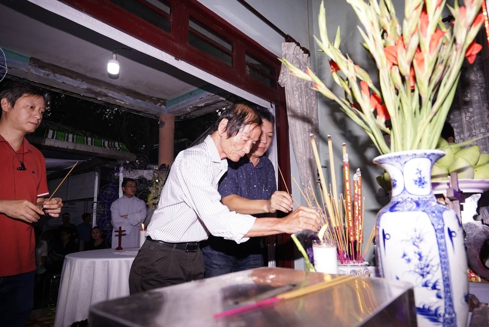 Lễ tang ông Nguyễn Hữu Hạnh: Mãi ghi nhớ những đóng góp trong cuộc kháng chiến thống nhất Tổ quốc - 11 Lễ tang ông Nguyễn Hữu Hạnh: Mãi ghi nhớ những đóng góp trong cuộc kháng chiến thống nhất Tổ quốc - 11