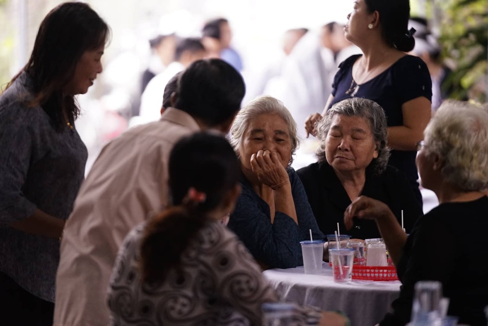 Lễ tang ông Nguyễn Hữu Hạnh: Mãi ghi nhớ những đóng góp trong cuộc kháng chiến thống nhất Tổ quốc - 2 Lễ tang ông Nguyễn Hữu Hạnh: Mãi ghi nhớ những đóng góp trong cuộc kháng chiến thống nhất Tổ quốc - 2
