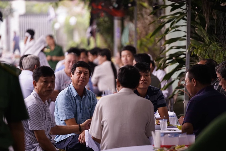Lễ tang ông Nguyễn Hữu Hạnh: Mãi ghi nhớ những đóng góp trong cuộc kháng chiến thống nhất Tổ quốc - 3 Lễ tang ông Nguyễn Hữu Hạnh: Mãi ghi nhớ những đóng góp trong cuộc kháng chiến thống nhất Tổ quốc - 3