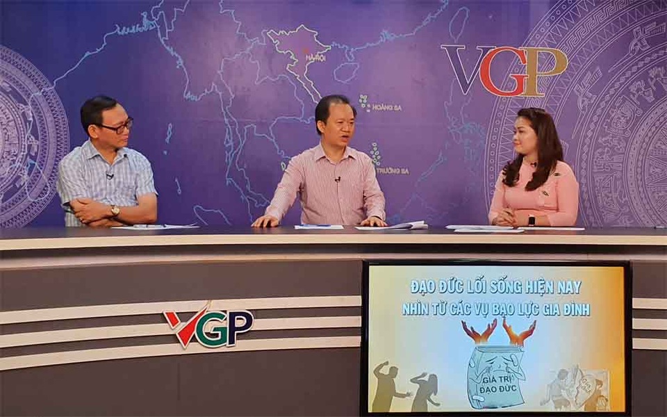 Bạo lực gia đình thể hiện sự thủng đáy về đạo đức xã hội - 2 Bạo lực gia đình thể hiện sự thủng đáy về đạo đức xã hội - 2