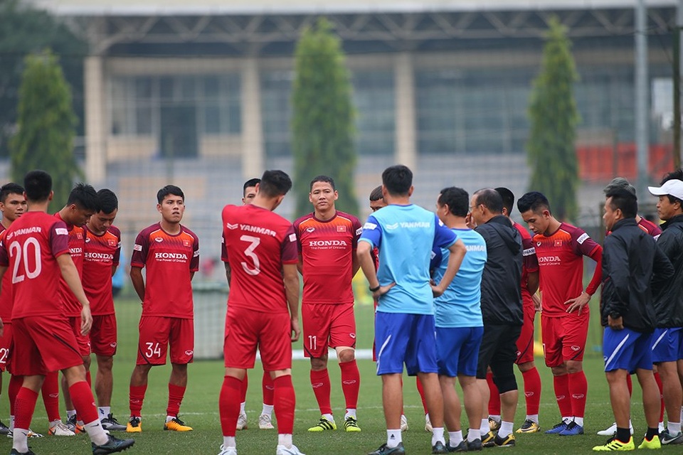 Park Hang Seo nhận tin không vui từ thủ môn Nguyên Mạnh - 2 Park Hang Seo nhận tin không vui từ thủ môn Nguyên Mạnh - 2