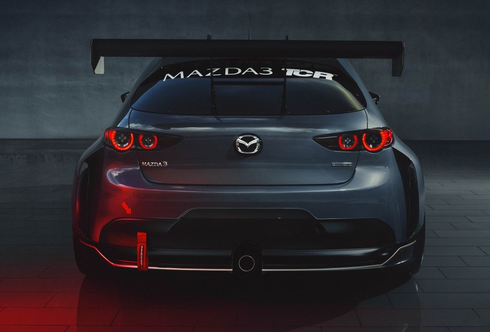 Ra mắt phiên bản Mazda3 công suất 350 mã lực - 6 Ra mắt phiên bản Mazda3 công suất 350 mã lực - 6