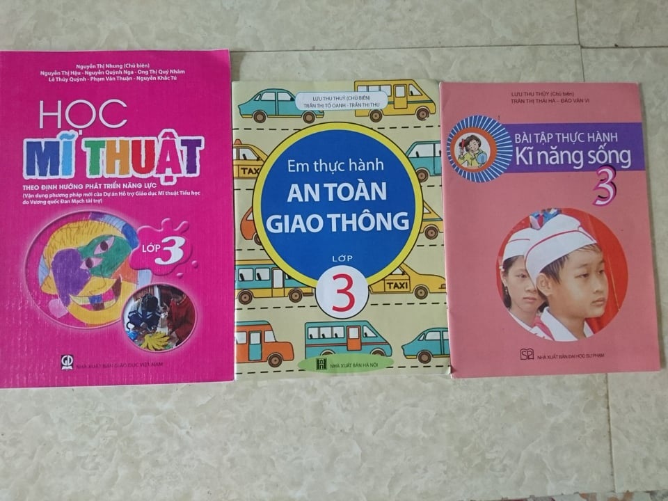Phòng Giáo dục biến giáo viên thành người bán sách “bất đắc dĩ”? - 1 Phòng Giáo dục biến giáo viên thành người bán sách “bất đắc dĩ”? - 1