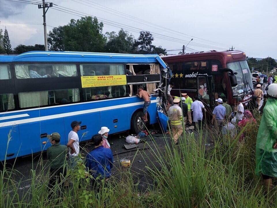 Hai xe khách va chạm nhau, 7 người bị thương - 1 Hai xe khách va chạm nhau, 7 người bị thương - 1